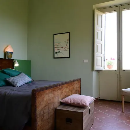 לינה וארוחת בוקר Giardino Arancio 4*