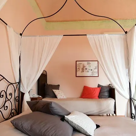 לינה וארוחת בוקר Giardino Arancio 4*